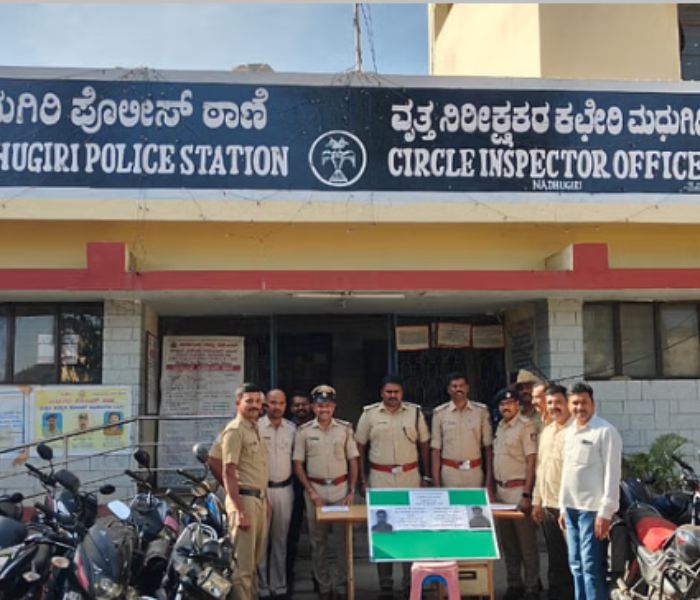 ಮಧುಗಿರಿ ಪೊಲೀಸ್‌ ಠಾಣೆಯ ಪಿಎಸ್‌ಐ ಜೆ. ಮುತ್ತುರಾಜ್‌ ನೇತೃತ್ವ