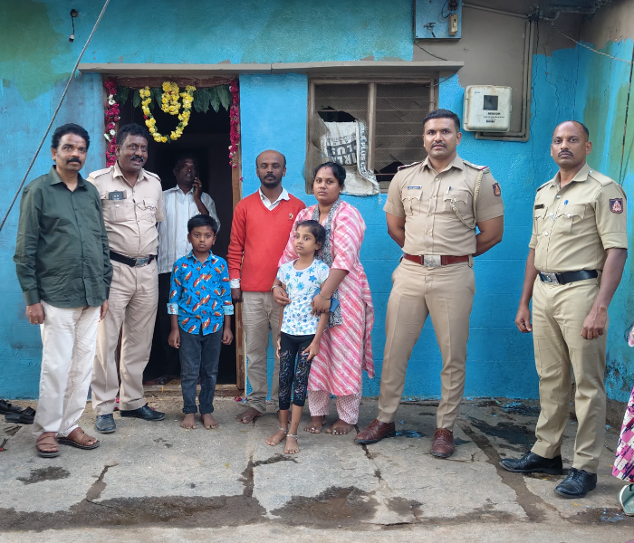 ಪೊಲೀಸ್‌ ಸಿಬ್ಬಂದಿ ಮತ್ತು ದಂಪತಿಗಳು