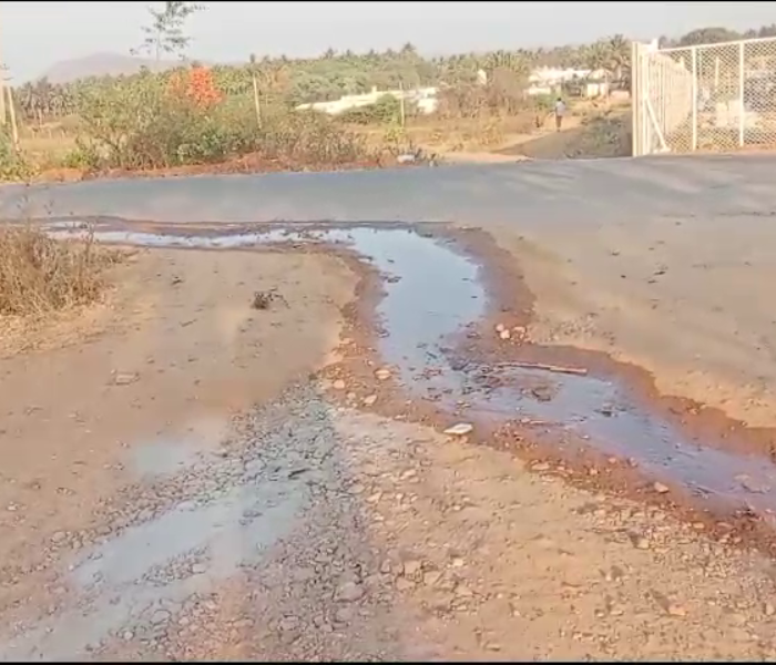  ನೀರು ಪೋಲಾಗುತ್ತಿರುವ ದೃಶ್ಯ