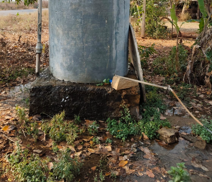 ನೀರು  ನಿರಂತರ ಉಕ್ಕಿ ಪಾಲಾಗುತ್ತಿದೆ