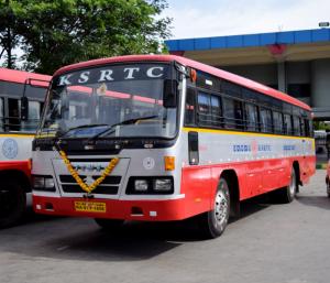 ಬೆಳಗಾವಿ: KSRTC ಕಂಡಕ್ಟರ್ ಮೇಲೆ ಹಲ್ಲೆ ಪ್ರಕರಣ | ಮಹಾರಾಷ್ಟ್ರ ಕರ್ನಾಟಕ ನಡುವೆ ಬಸ್ ಸೇವೆ ಸ್ಥಗಿತ