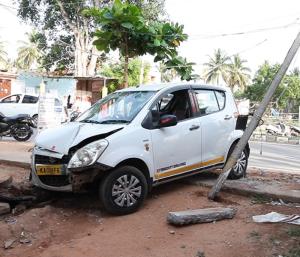 ತುಮಕೂರು : ಕುಡಿದ ಮತ್ತಲ್ಲಿ ಕಾರು ಚಾಲನೆಯಿಂದ ಭೀಕರ ಅಪಘಾತ | ವೃದ್ದೆ ಪ್ರಾಣಾಪಾಯದಿಂದ ಪಾರು