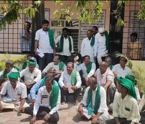 ಚಿಕ್ಕಬಳ್ಳಾಪುರ : ಬೆಸ್ಕಾಂ ಅಧಿಕಾರಿಗಳ ಭ್ರಷ್ಟಾಚಾರದ ವಿರುದ್ಧ ಸಿಡಿದೆದ್ದ ರೈತರು