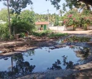 ಶಿರಾ : 15 ವರ್ಷದಿಂದ ರಸ್ತೆ ಇಲ್ಲದೆ ಗ್ರಾಮಸ್ಥರ ಪರದಾಟ