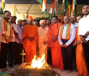 ತುಮಕೂರು : ಯೋಧರ ಒಳಿತಿಗಾಗಿ ಸಿದ್ದಲಿಂಗಾ ಶ್ರೀಗಳ ನೇತೃತ್ವದಲ್ಲಿ ಮೃತ್ಯಂಜಯ ಹೋಮ- ಹವನ