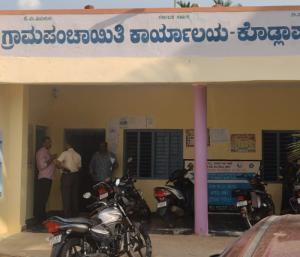 ಮಧುಗಿರಿ : ಲಂಚ ಪಡೆಯುವ ವೇಳೆ ರೆಡ್‌ ಹ್ಯಾಂಡ್‌ ಆಗಿ ಸಿಕ್ಕಿಬಿದ್ದ ಅಧಿಕಾರಿಗಳು