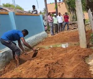ಪಾವಗಡ : ಅವೈಜ್ಞಾನಿಕವಾಗಿ ನಿರ್ಮಿಸಿದ್ದ ಸಿಸಿ ರಸ್ತೆ ಅದ್ವಾನ |ಅಧಿಕಾರಿಗಳ ಕಾಟಾಚಾರದ ಕೆಲಸಕ್ಕೆ ಗ್ರಾಮಸ್ಥರ ಆಕ್ರೋಶ