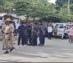 ಚಿಕ್ಕಬಳ್ಳಾಪುರ : ಚಿಕ್ಕಬಳ್ಳಾಪುರದಲ್ಲಿ ಮಾಕ್ ಡ್ರಿಲ್ | ಹೇಗಿತ್ತು ಗೊತ್ತಾ ಪ್ರದರ್ಶನ...?