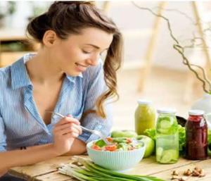 BUEATY TIPS : ರಾತ್ರಿ ಎಷ್ಟು ಗಂಟೆಗೆ ಊಟ ಮಾಡಿದರೆ ಒಳ್ಳೆಯದು?