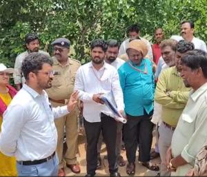 ಕೊರಟಗೆರೆ : ಕಸ ವಿಲೇವಾರಿ ಘಟಕ ಸ್ಥಾಪನೆಗೆ ಸಾರ್ವಜನಿಕರ ವಿರೋಧ | ತಿಳಿಹೇಳಿದ ತಹಶೀಲ್ದಾರ್ 