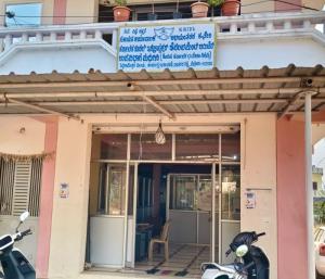 ಮಧುಗಿರಿ : ಇಂಜಿನಿಯರ್ ಮನೆಮುಂದೆ ಬಿದ್ದಿರುವ ಕಬ್ಬಿಣ ಯಾರಿಗೆ ಸೇರಿದ್ದು?