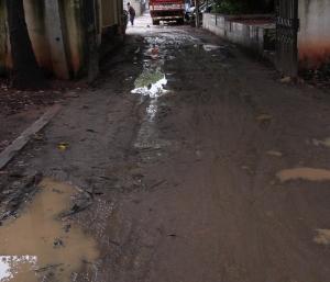 ತುಮಕೂರು : ಸಂಚಾರಿ ಪೊಲೀಸ್‌ ಠಾಣೆಗೆ ಹೋಗಲು ಸರಿಯಾದ ರಸ್ತೆಯೇ ಇಲ್ಲ 