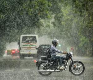 ಧಾರವಾಡ : ಭಾರೀ ಮಳೆ ಮುನ್ಸೂಚನೆ | ಧಾರವಾಡದಲ್ಲಿ ಆರೆಂಜ್‌ ಅಲರ್ಟ್‌ ಘೋಷಣೆ