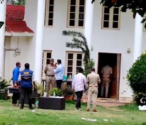 ದೇವನಹಳ್ಳಿ : ರೇವ್‌ ಪಾರ್ಟಿ ಮೇಲೆ ಏಕಾಏಕಿ ಪೊಲೀಸರು ರೇಡ್‌ 