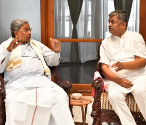 ಬೆಂಗಳೂರು : ಸಿಎಂ ಸಿದ್ದರಾಮಯ್ಯ ಬಿ.ಕೆ. ಹರಿಪ್ರಸಾದ್ ಮನೆಗೆ ಅಚಾನಕ್ ಭೇಟಿ | ರಾಜಕೀಯ ವಲಯದಲ್ಲಿ ಕುತೂಹಲ