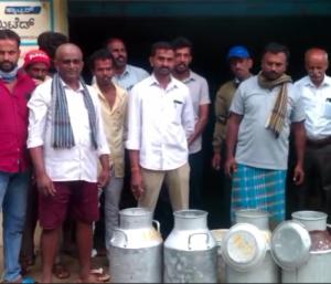 ಹೊನ್ನುಡಿಕೆ : ಹ್ಯಾಟ್ಸನ್ ಆಗ್ರೋ ಸಂಸ್ಥೆ ಮುಂದೆ ಪ್ರತಿಭಟನೆ | ಹಾಲು ಸುರಿದು ಹಾಲು ಏಜೆಂಟರ ರೋಷಾವೇಶ