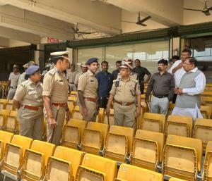 BANGALORE : ಚಿನ್ನಸ್ವಾಮಿ ಸ್ಟೇಡಿಯಂಗೆ ಗೃಹಸಚಿವ ಪರಮೇಶ್ವರ್ ಭೇಟಿ ಪರಿಶೀಲನೆ...!