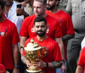 BANGALORE : ಕಾಲ್ತುಳಿತ ಪ್ರಕರಣ | ವಿರಾಟ್ ಕೊಹ್ಲಿ ವಿರುದ್ಧ ದೂರು ದಾಖಲು