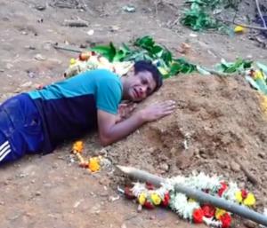 HASSAN : ಮಗನನ್ನು ಕಳೆದುಕೊಂಡ ಭೂಮಿಕ್ ತಂದೆ ಆಕ್ರಂದನ | ಸಮಾಧಿ ಮೇಲೆ ಬಿದ್ದು ಗೋಳಾಟ