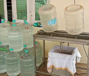 GUBBI : ಉದ್ಧಟತನ ಮೆರೆದ್ರಾ ಗ್ರಾ.ಪಂ ಸದಸ್ಯೆ ? | ರೂಲ್ಸ್‌ ಬ್ರೇಕ್‌ ಮಾಡಿ ನೀರಿನ ಫ್ಯಾಕ್ಟರಿ 