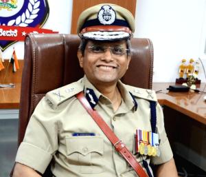 BANGALORE : 30 ವರ್ಷದಲ್ಲಿ ಒಂದೂ ರಜೆಯಿಲ್ಲ | ದಯಾನಂದ್‌ಗೆ ನೆಟ್ಟಿಗರ ಬಹುಪರಾಕ್