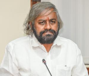 KALABURGI : ಅಹಮದಾಬಾದ್ ವಿಮಾನ ದುರಂತಕ್ಕೆ ವಿಮಾನಯಾನ ಸಚಿವರ ರಾಜೀನಾಮೆಗೆ ಸಚಿವ ಈಶ್ವರ ಖಂಡ್ರೆ ಒತ್ತಾಯ