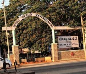 Tumakuru : ಮುಗಿತ್ತಿಲ್ಲ ಜಿಲ್ಲಾಸ್ಪತ್ರೆ ಕರ್ಮಕಾಂಡ | ಎಕ್ಸ್ ರೇ ಇಲ್ಲದೆ ರೋಗಿಗಳ ಪರದಾಟ