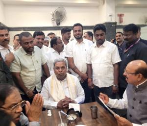 SIRA : ಪತ್ರಕರ್ತರು ಅಂದ್ರೆ ಬೆಲೆ ಇಲ್ವಾ ಪೊಲೀಸರ ವಿರುದ್ಧ ಆಕ್ರೋಶ