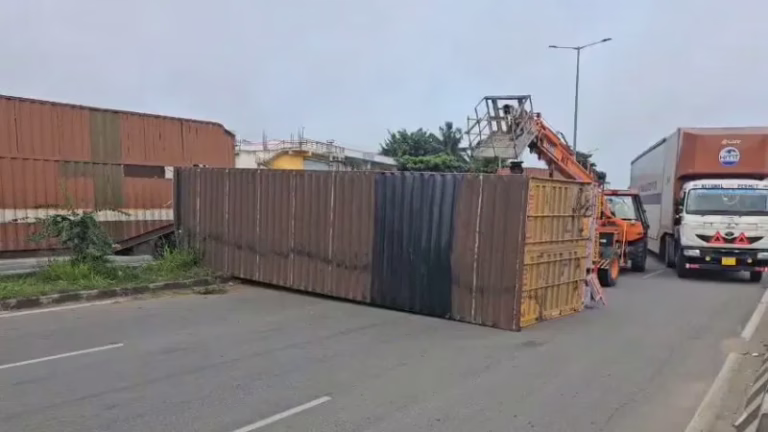 Container-overturns-near-Nelamangala-toll-1-km-traffic-jam