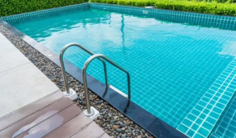 12-contemporary-swimming-pool-designs-to-aspire-for-F