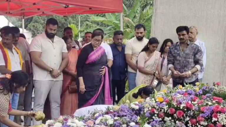 Ambareesh-7th-Death-Anniversay-tribute-from-wife-sumalatha-son-abhishek