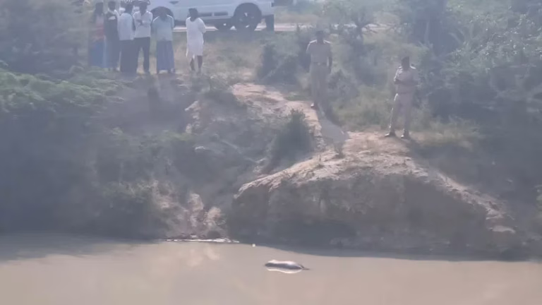 Body-found-in-agricultural-pit-stripped-naked-hands-and-feet-tied-Gadag