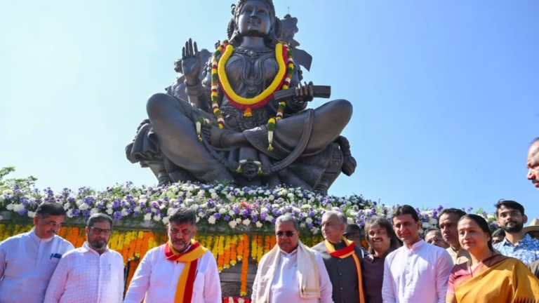 cm_siddaramaiah_dk-2025-11-01-11-03-13