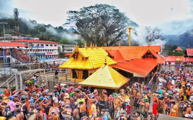 devotees-throng-sabarimala-temple-on-makaravilakku-ab157982-90be-496d-8aa0-dfa1db220a37