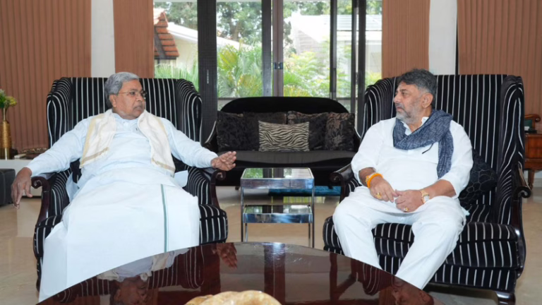 DK-Shivakumar-and-siddaramaiah-2