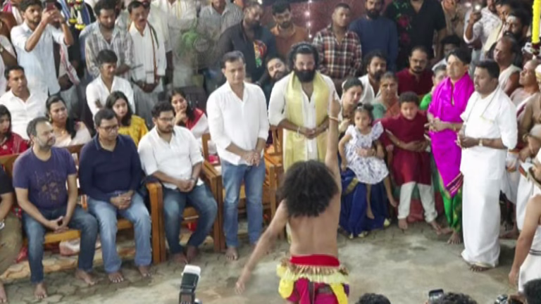 Kantara-star-Rishab-Shetty-and-Hombale-Films-fulfills-the-promise-Bhoota-Kola-seeks-blessings-of-Panjurli-Daiva-2