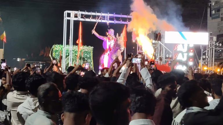 Stones-pelted-from-mosque-during-Shivaji-Jayanti-stones-pelted-at-police-Bagalkote