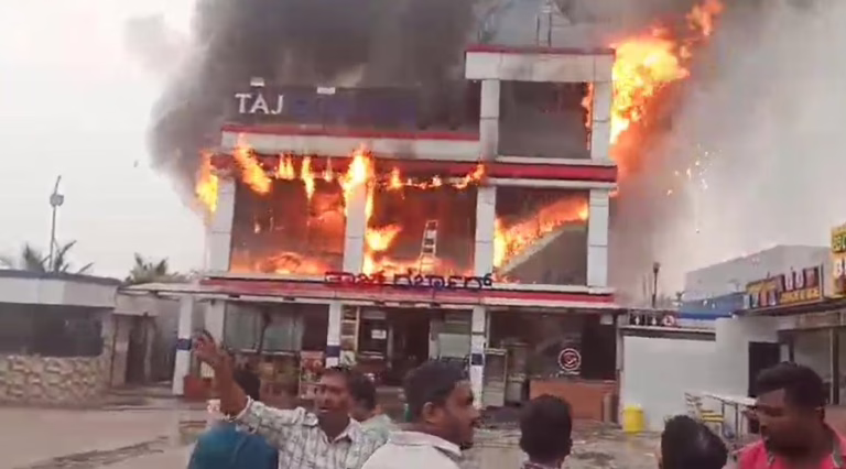 fire-mishap-in-taj-darbar-tumkur-kunigal