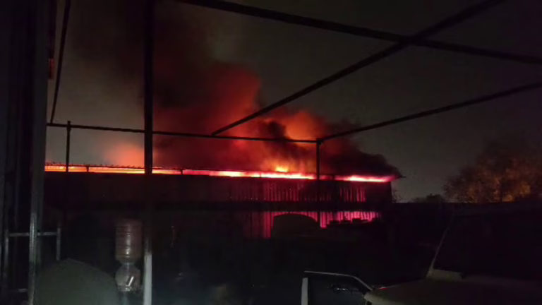 massive-fire-accident-in-vijayapura-car-service-center-vehicles-worth-over-r1-crore-gutted