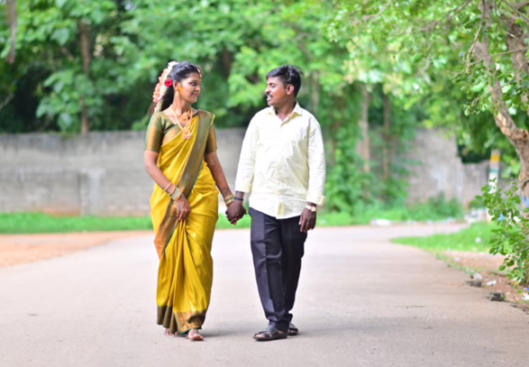 Husband-who-killed-wife-with-axe-surrenders-to-police-Mysuru