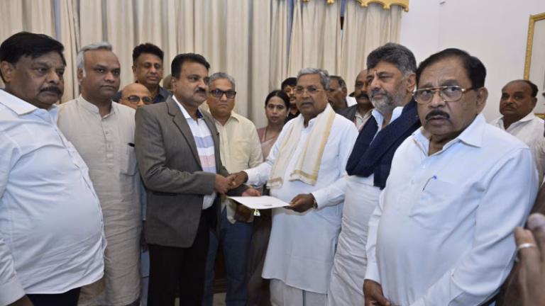 siddaramaiah-resigns-as-cm-letter-handed-over-to-secretary-in-governors-absence-lok-bhavan