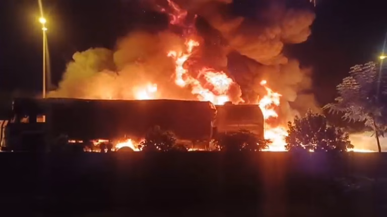 Belagavi-2-Lorrys-Fire-