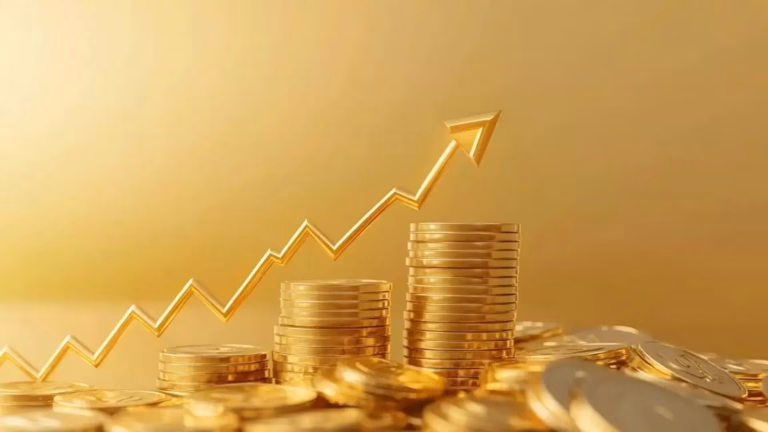 10-gms-to-fresh-record-high-silver-eyes-rs-3-3-lakh-mark-time-to-buy-or-wait