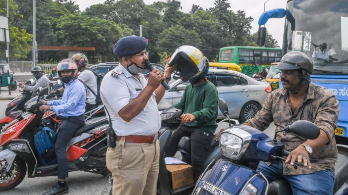 deccanherald_import_sites_dh_files_articleimages_2023_04_13_bng29-traffic-awareness-skd-02-1-1136197-1660512184-1209463-1681406837